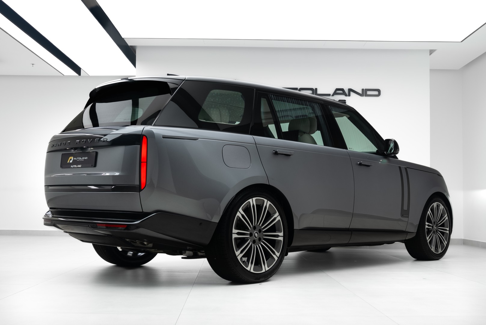 2025 RANGE ROVER P530 AUTOBIOGRAPHY LWB DEALER WARRANTY FOR 5 YEARS.